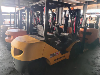 Empilhadeira a diesel KOMATSU