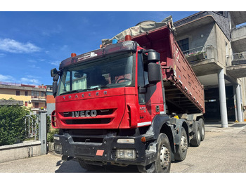 Caminhão basculante IVECO Trakker