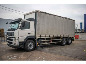 Caminhão com lona VOLVO FM 330