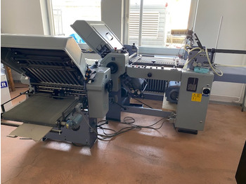 Máquina de dobrar papel