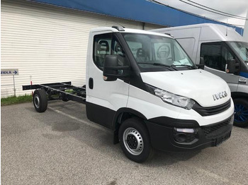 Caminhão chassi IVECO Daily 35s18