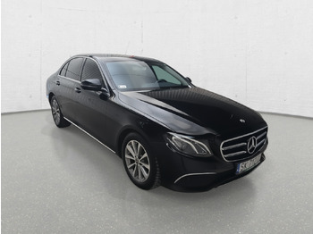 Sedã MERCEDES-BENZ
