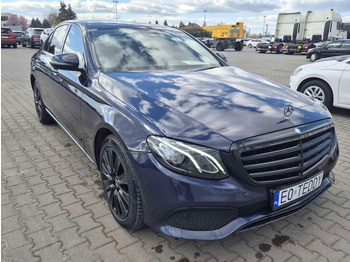 Sedã MERCEDES-BENZ