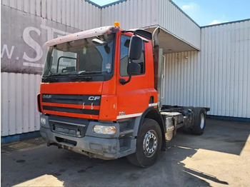 Caminhão chassi DAF CF 75 310
