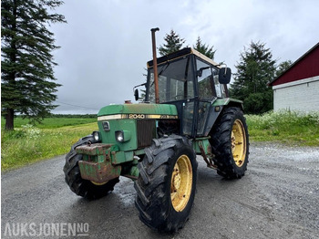 Trator JOHN DEERE 2040
