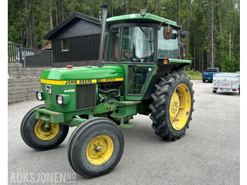 Trator JOHN DEERE 2040