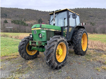 Trator JOHN DEERE 1640