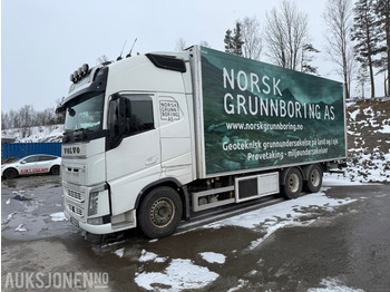 Caminhão furgão VOLVO FH 540