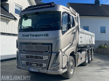Caminhão basculante VOLVO FH16 750