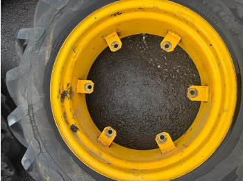 Máquina agrícola 1 GoodYear 12.4-24 traktordekk med felg: foto 5