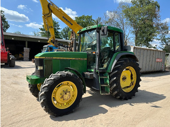 Trator JOHN DEERE