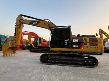 Escavadora de rastos CATERPILLAR 320D2