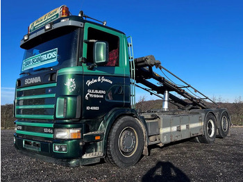 Caminhão com sistema de cabo SCANIA R124