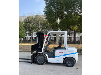 Empilhadeira a diesel TCM