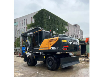 Escavadeira de rodas HYUNDAI