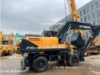 Escavadeira de rodas HYUNDAI