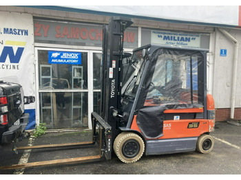 Empilhadeira elétrica TOYOTA FBMF 35