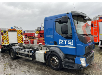 Caminhão chassi VOLVO FL