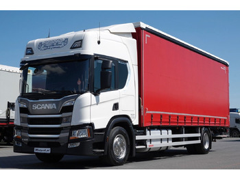 Caminhão com lona IVECO