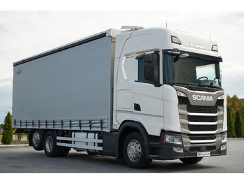 Caminhão com lona SCANIA S 450