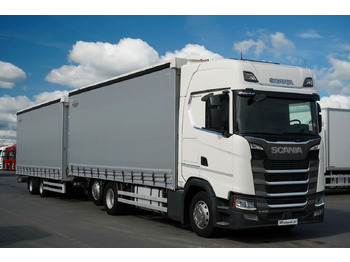 Caminhão com lona SCANIA S 450