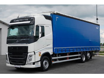 Caminhão com lona VOLVO FH 460