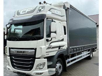 Caminhão com lona DAF CF 290