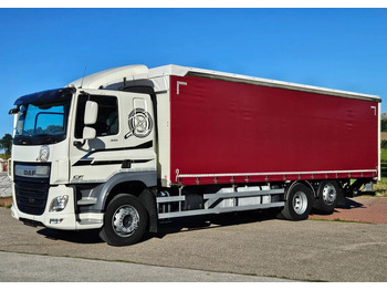 Caminhão com lona DAF CF 370