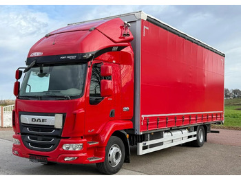Caminhão com lona DAF LF 260