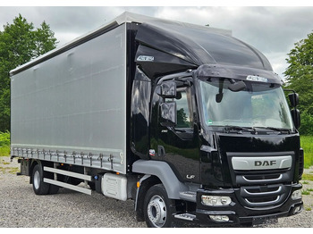 Caminhão com lona DAF LF 290