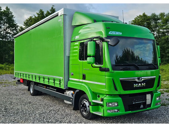 Caminhão com lona MAN TGL 12.250