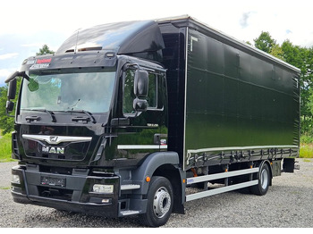 Caminhão com lona MAN TGM 12.290