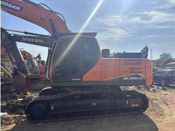 Escavadora de rastos DOOSAN DX225
