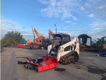 Mini carregadeira BOBCAT T590