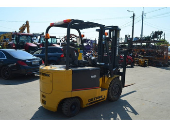 Empilhadeira elétrica Detank FB30: foto 3 Empilhadeira elétrica Detank FB30: foto 3