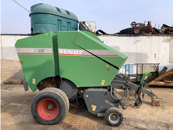Enfardadeira de fardos redondos Fendt 3250: foto 2