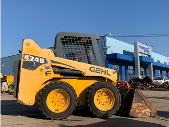 Locação de Gehl 4240  Gehl 4240: foto 2