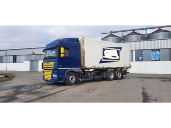 Caminhão furgão DAF XF 105 460