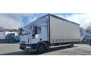 Caminhão com lona IVECO