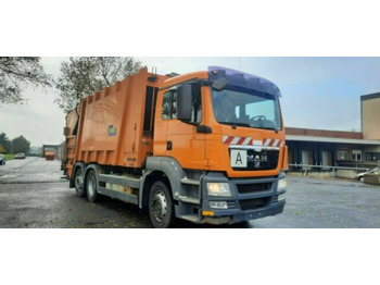 Caminhão de lixo MAN