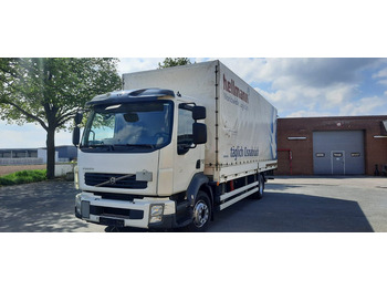 Caminhão com lona VOLVO FL6