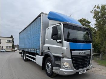 Caminhão com lona DAF CF 330