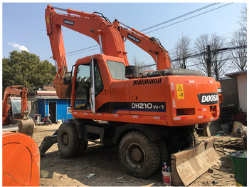 Escavadeira de rodas DOOSAN