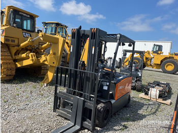 Empilhadeira elétrica DOOSAN