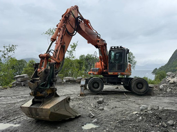 Escavadeira de rodas DOOSAN