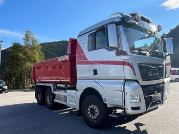 Caminhão basculante MAN TGX 26.580