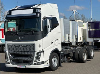 Caminhão chassi VOLVO FH16 650
