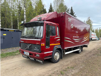 Caminhão furgão VOLVO FLC