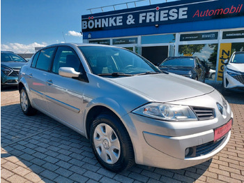 Sedã RENAULT