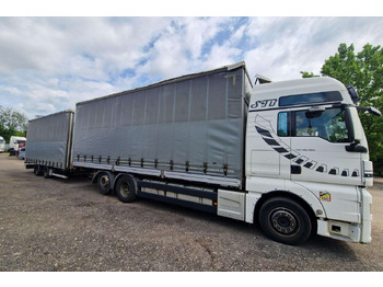 Caminhão com lona MAN TGX